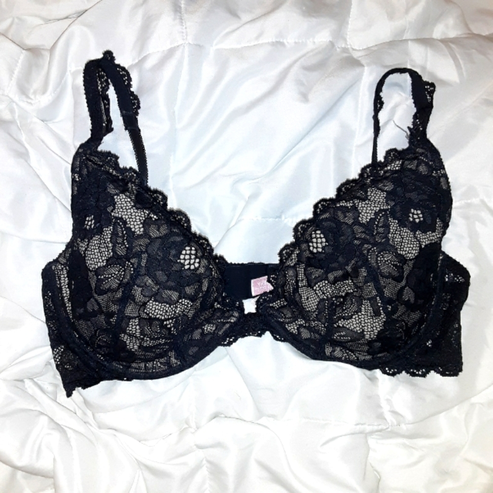 Victoria's secret lace bra 36C